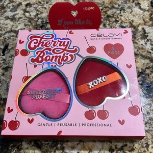 NWT heart shaped makeup fluffs